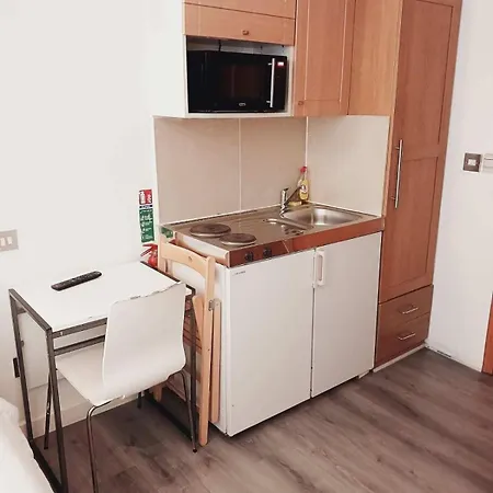 F304-Lovely 3Rd Flr Studio Fits 2 Near Hyde Park
